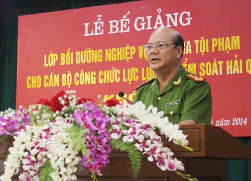Đại tá, PGS.TS Trần Minh Chất, Phó Giám đốc Học viện CSND phát biểu tại buổi lễ.